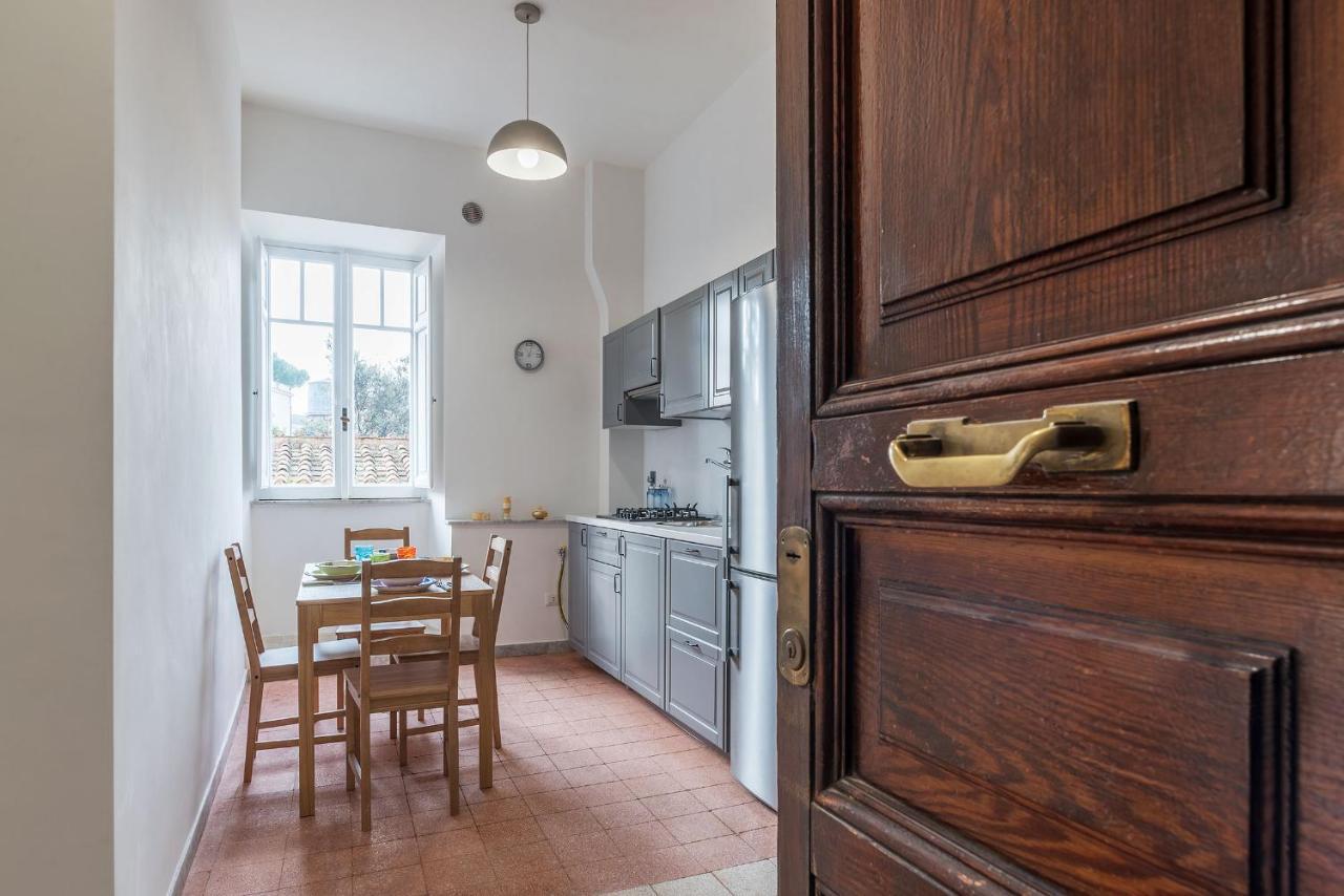 Colosseo & Colle Oppio Cozy Apartment Rome Luaran gambar
